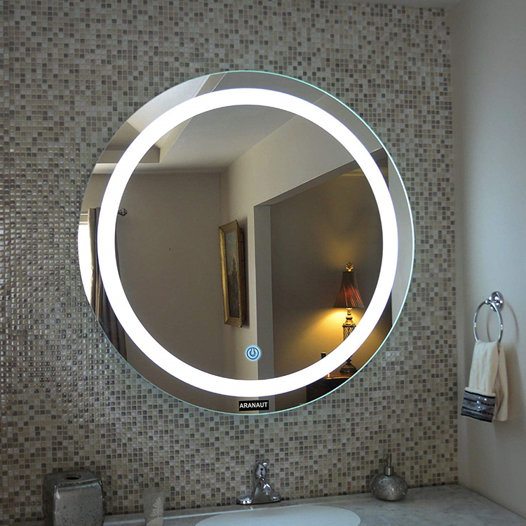 Miroir rond à longue lumière LED dans la salle de bain